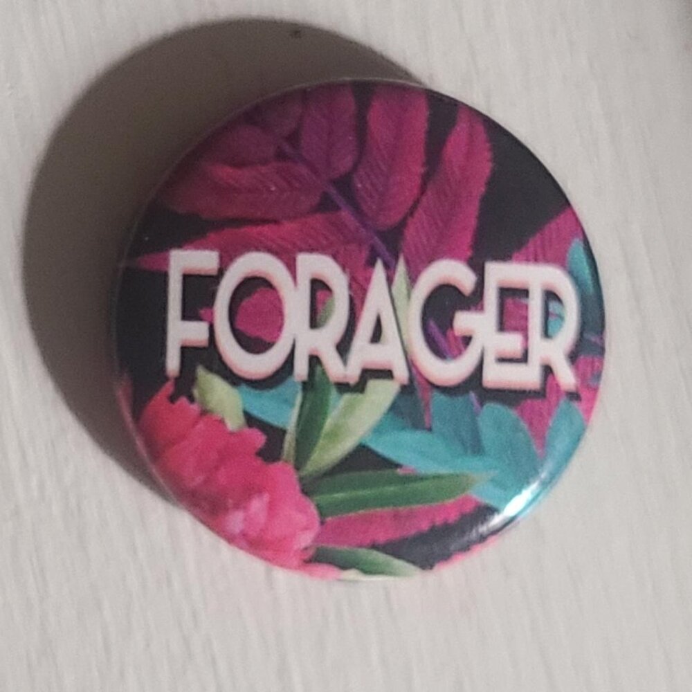 Forager Vintage 1980's Lapel Jacket Hat Pin Button - Foodie Food Hunter Badge View 2